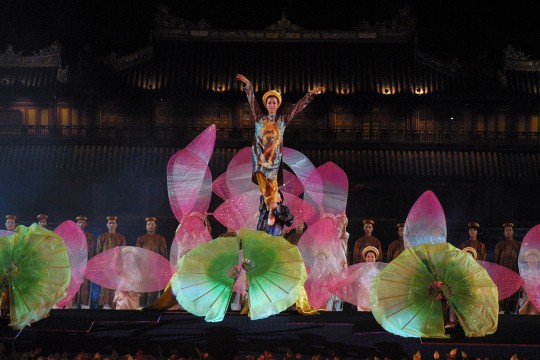 Diverse cultural activities nationwide mark New Year 2014